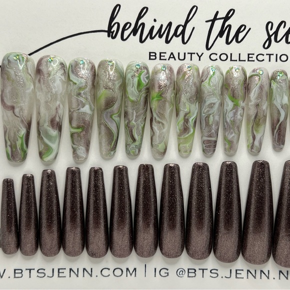 Hand painted marble press on nails - Picture 1 of 2